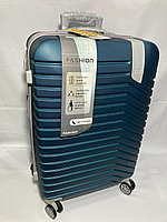 Средний пластиковый дорожный чемодан на 4-х колесах.  Высота 66 см, ширина 42 см, глубина 28 см., фото 1