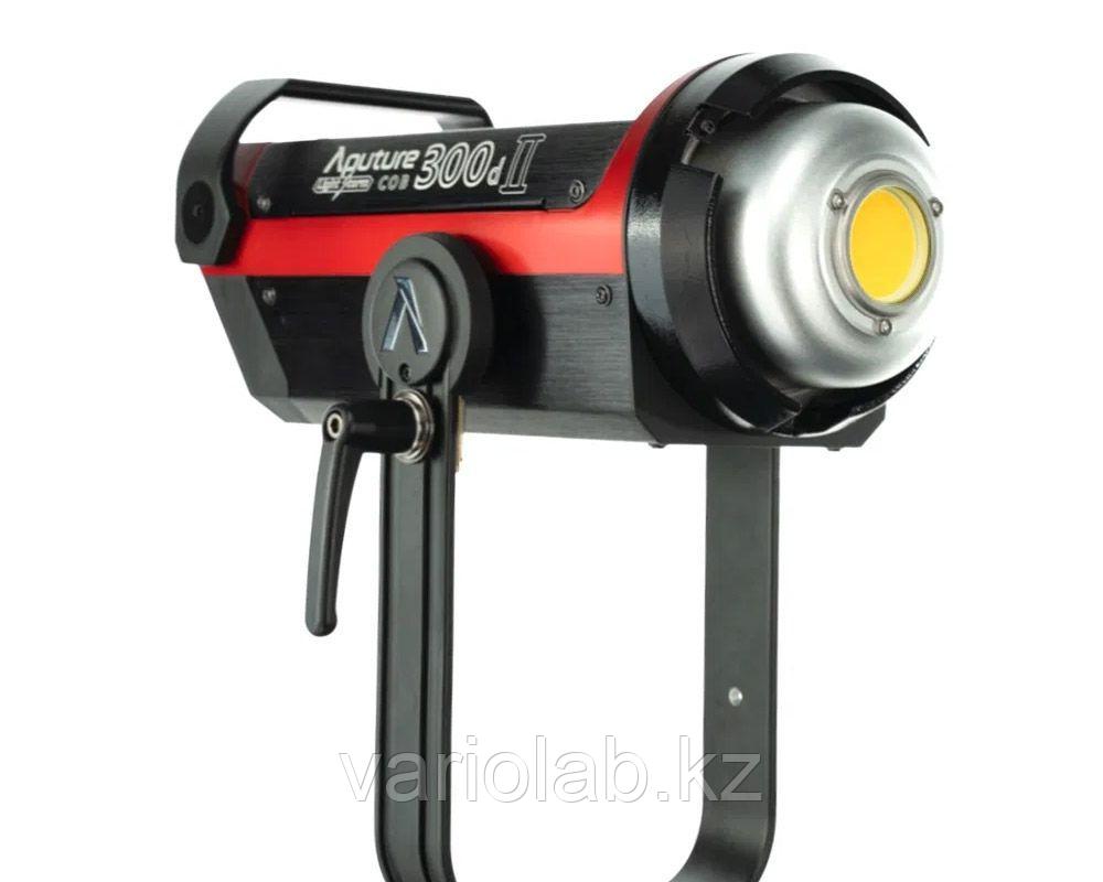 LED прожектор Aputure Light Storm LS C300d II (V-mount) - фото 4 - id-p98371437