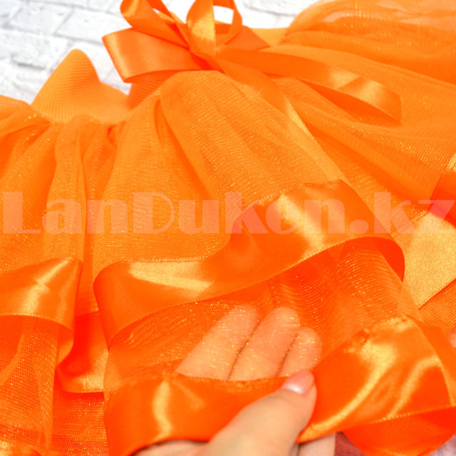 Юбка астындағы дымқыл трусиктер