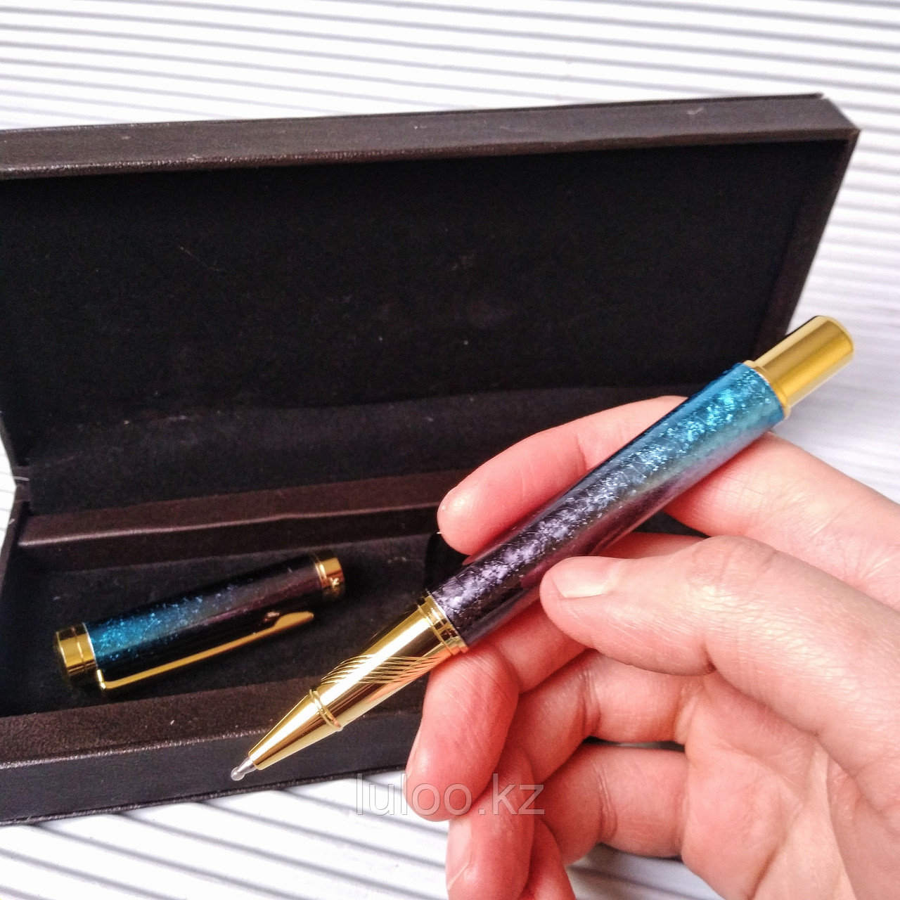 Подарочная ручка в коробке из эко кожи, "Блики".