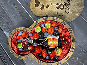 Подарочный набор 8 марта с клубникой