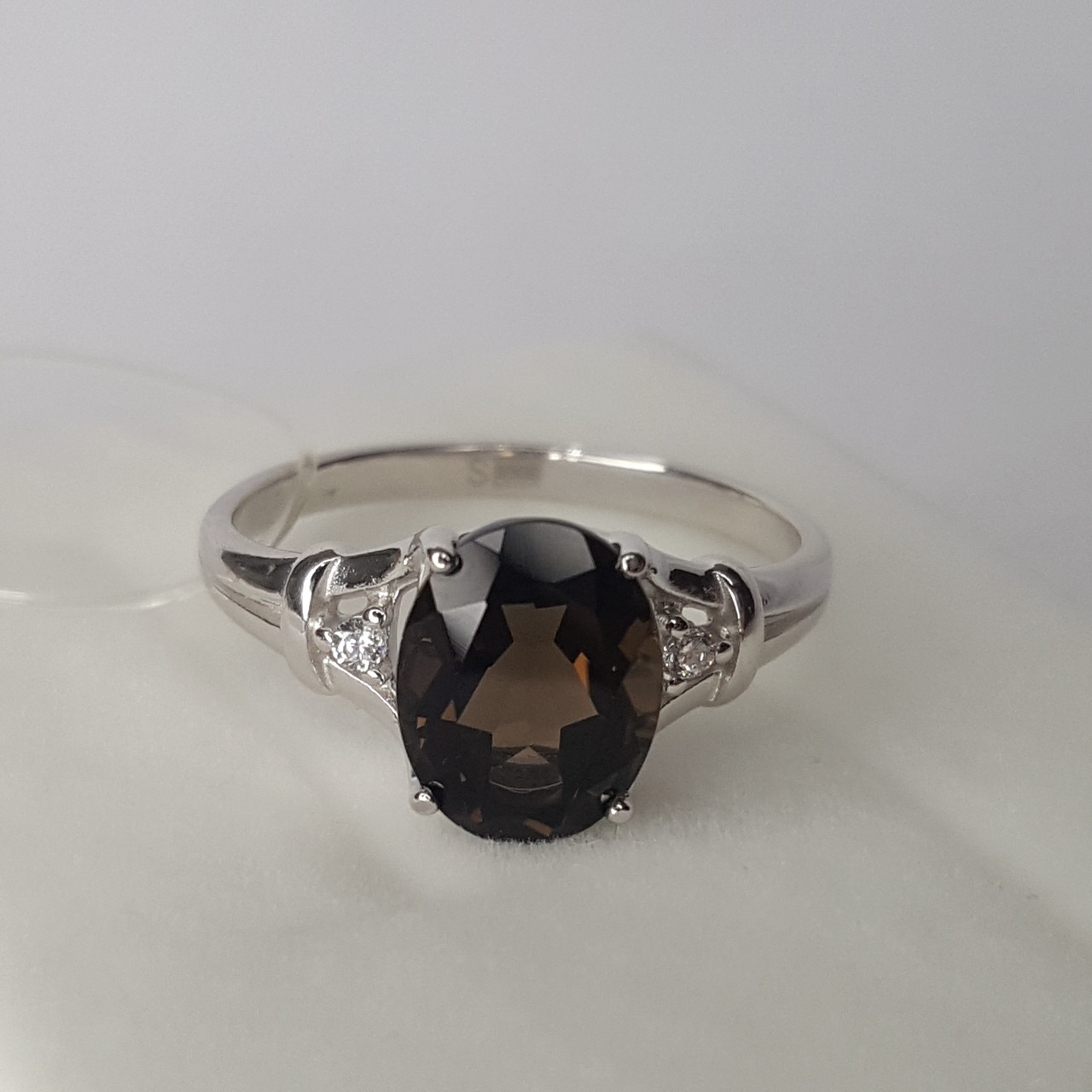 Кольцо из серебра с раухтопазом и фианитами SOKOLOV 92011786 покрыто  родием