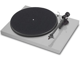 Pro-Ject PRO-JECT Проигрыватель пластинок Debut Carbon DC 2M Red СВЕТЛО СЕРЫЙ EAN:9120050435926