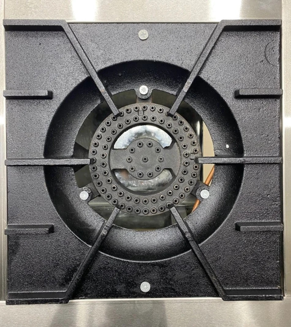 Плита газовая промышленная 4-х конфорочная.