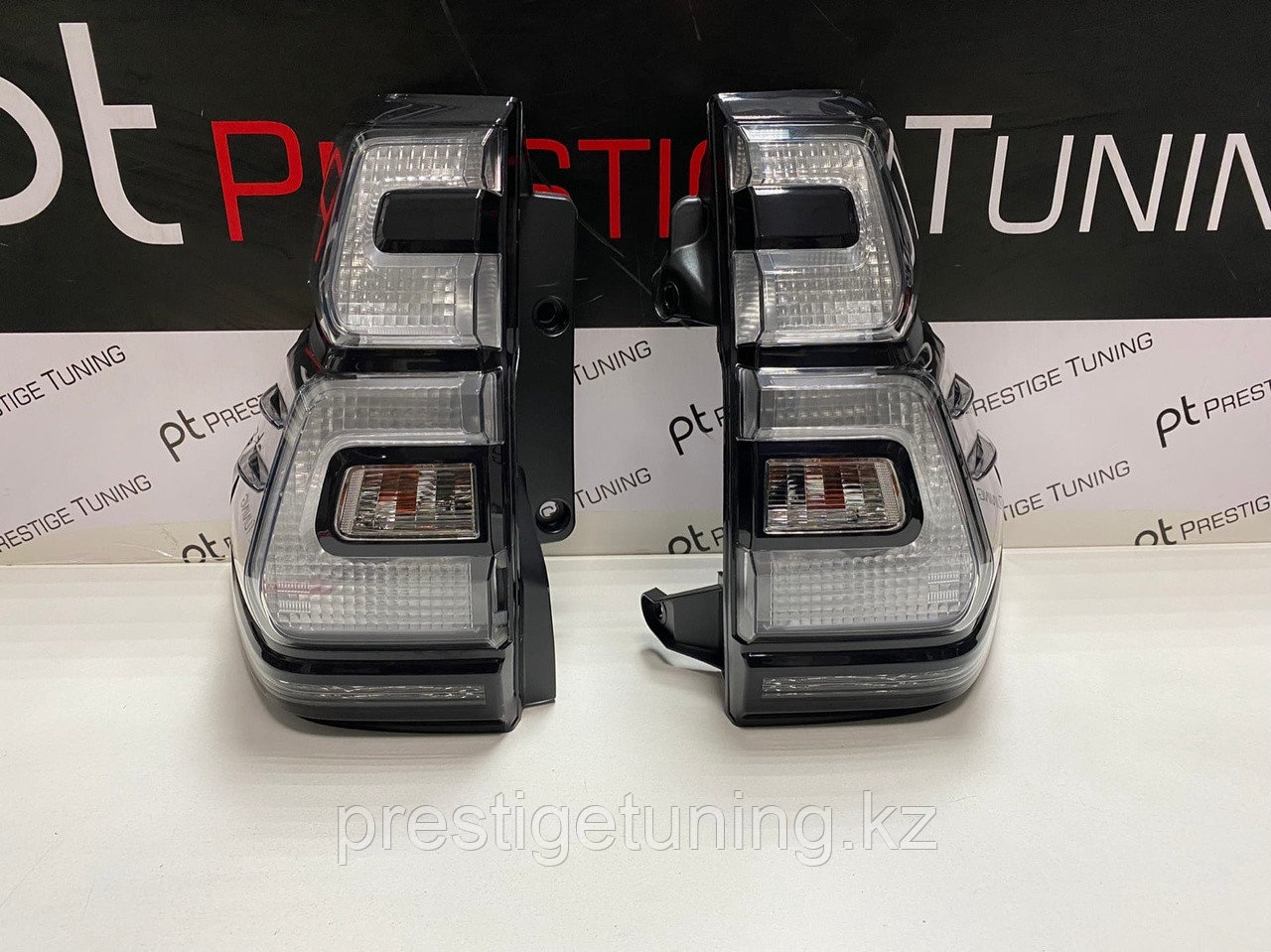 Задние фонари на Prado 150 2018-22 дизайн BLACK ONYX, фото 1