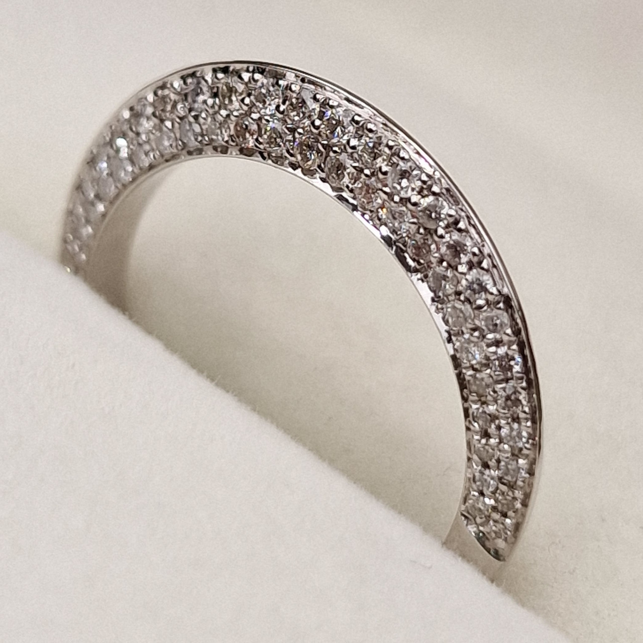 Золотое кольцо с бриллиантом 0,64Ct VS1/H, VG-Cut