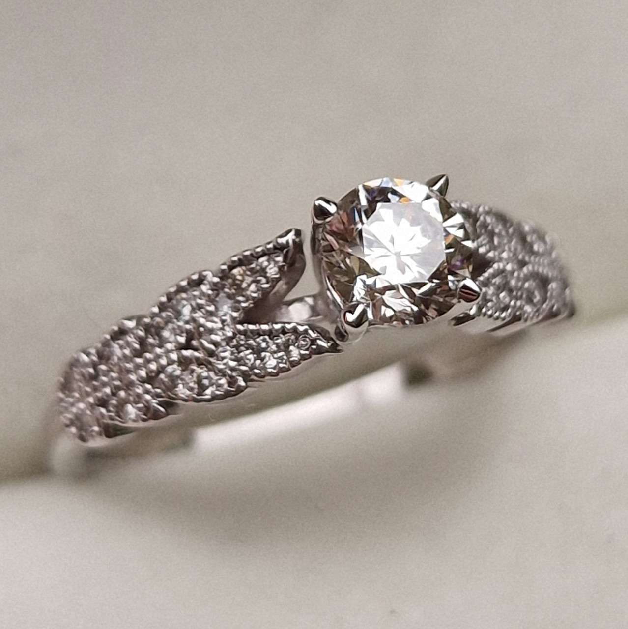 Сертификат IGI 0.59Ct SI1/I, G-Cut Золотое кольцо с бриллиантом