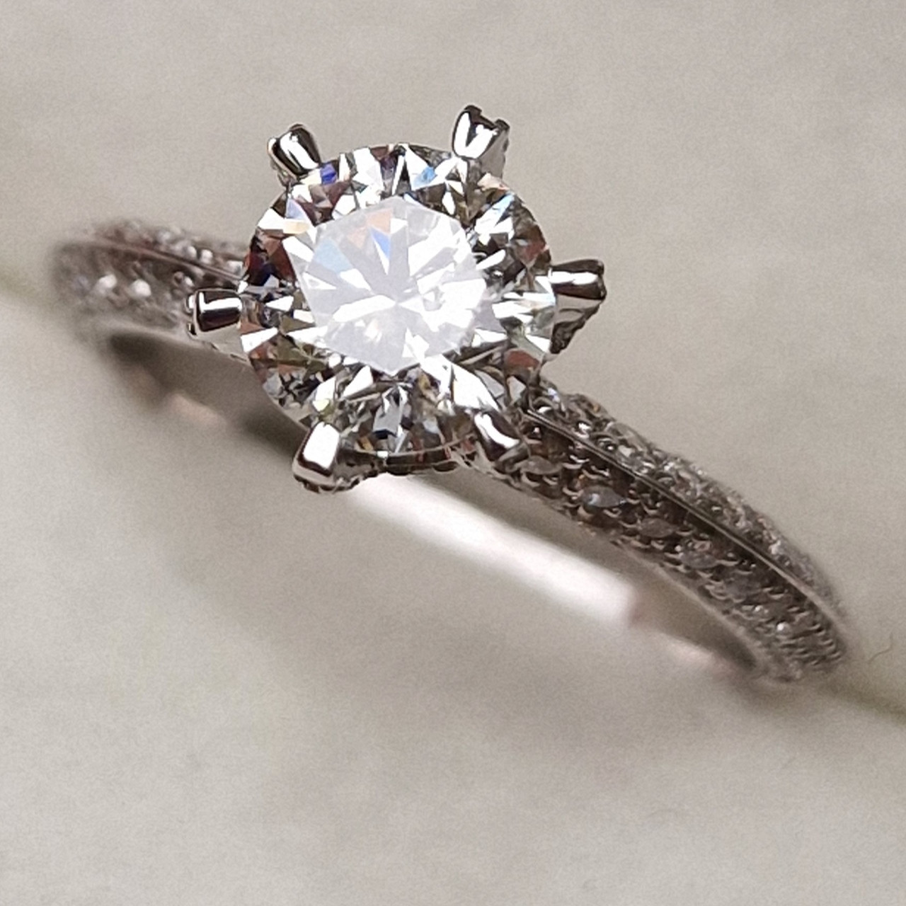 Сертификат HRD Antwerp 2.09Ct SI2/H, EX-Cut Золотое кольцо с бриллиантом