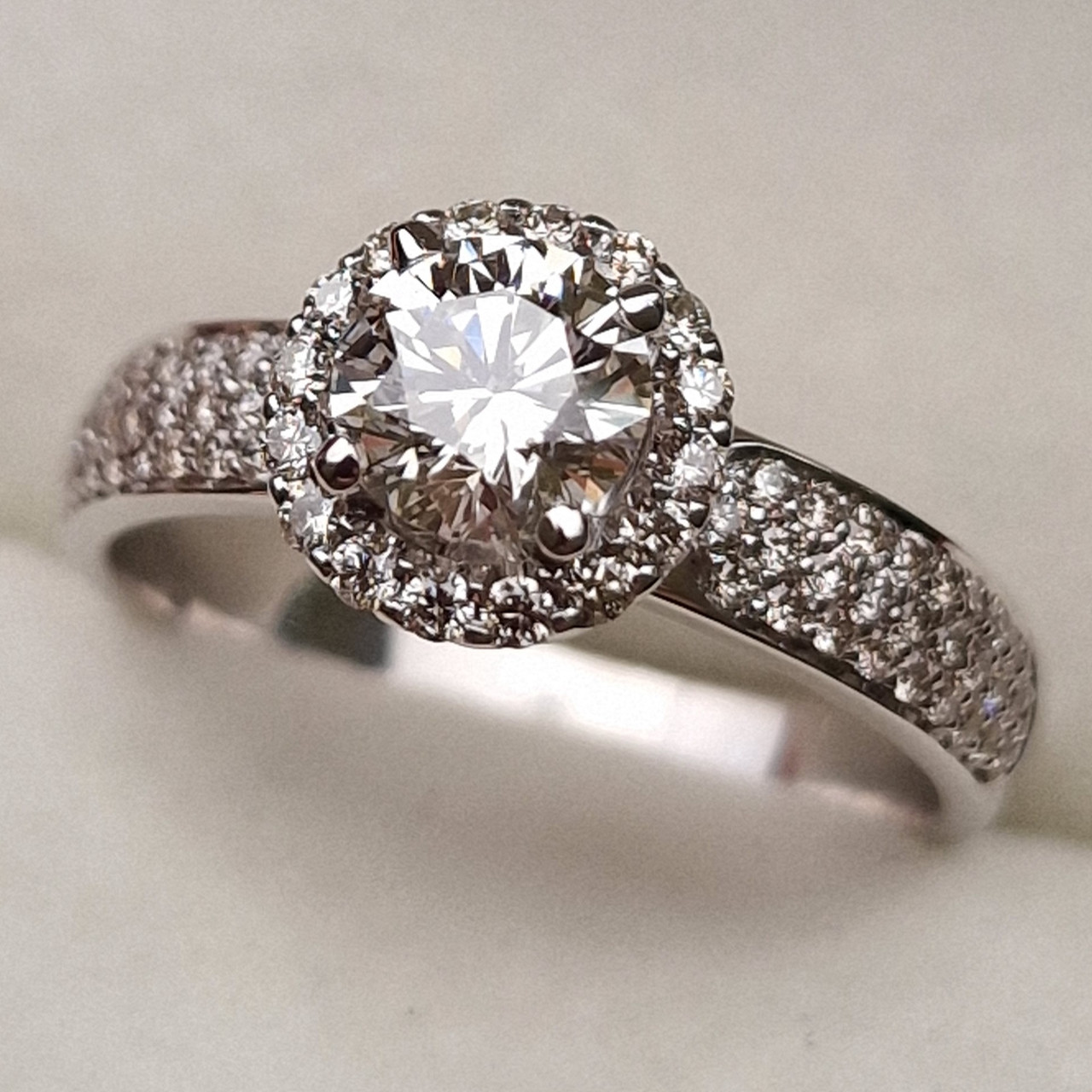 Сертификат IGI 1.04Ct VS2/J, EX-Cut Золотое кольцо с бриллиантом