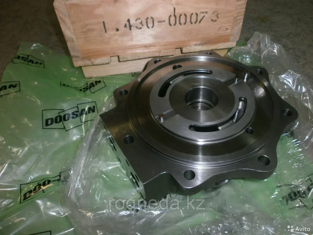 Крышка гидромотора поворота Doosan S420LC-V,S340LC