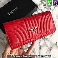 Prada әмиянының түймесі бар Prada әмиянының шеврон ілінісі Красный