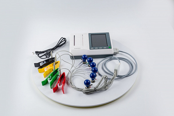 Электрокардиограф ЭК3ТЦ-3/6-04— 12 канальный (Обеспечивает  синхронный съем 12 общепринятых отведений,