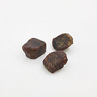 Корунд рубин в породе, необработанный