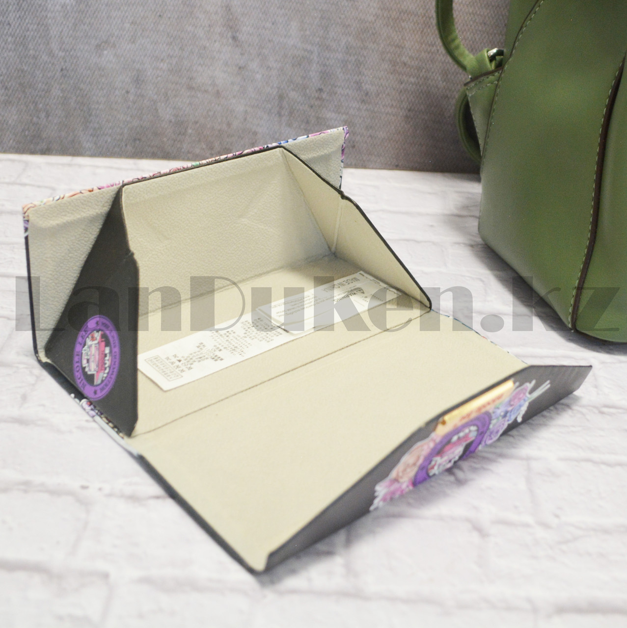 Чехол футляр каркасный для очков на магните вертикальный