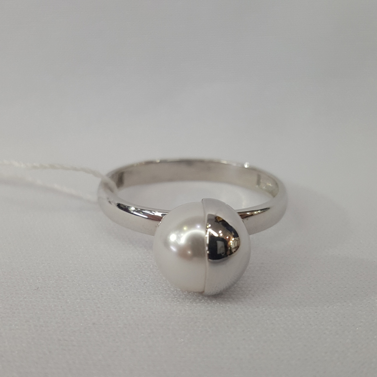 Серебряное кольцо с жемчугом имитированным TEOSA 10120-0016-PLI покрыто родием - фото 1 - id-p86439760