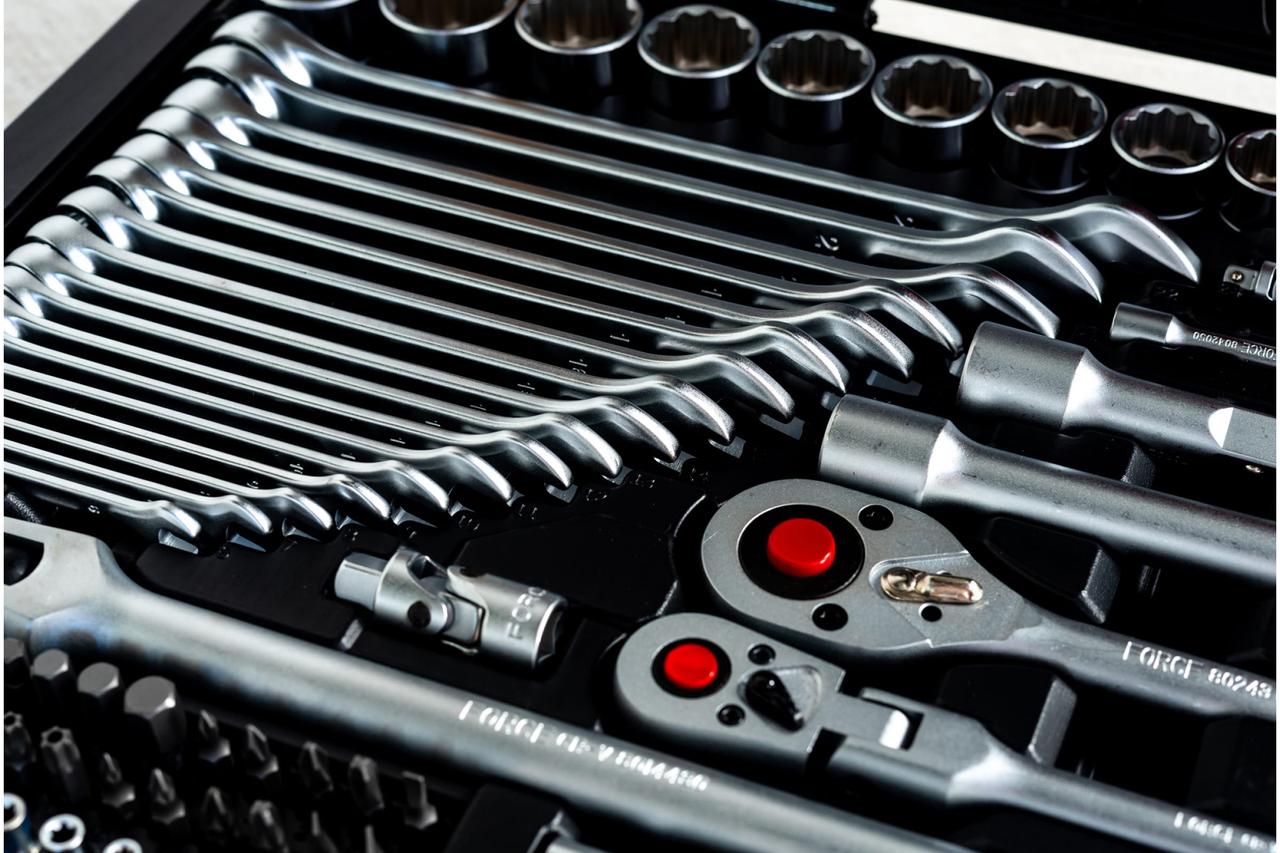 Набор инструментов ""FORCE"" 142 предмета с 12-ти гранными головками ...