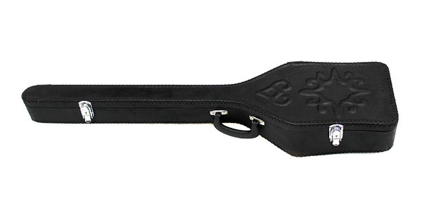 Тар джинсы шалбарын оның тәтті жопасынан тартады Қолсыз әйелдермен порно