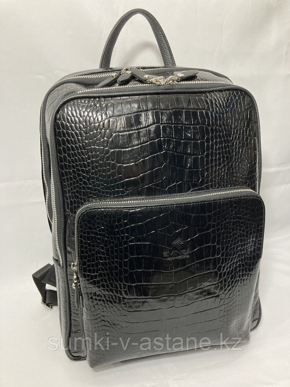 Мужской рюкзак из кожи "EMINSA". Высота 42 см, ширина 30 см, глубина 14 см.
