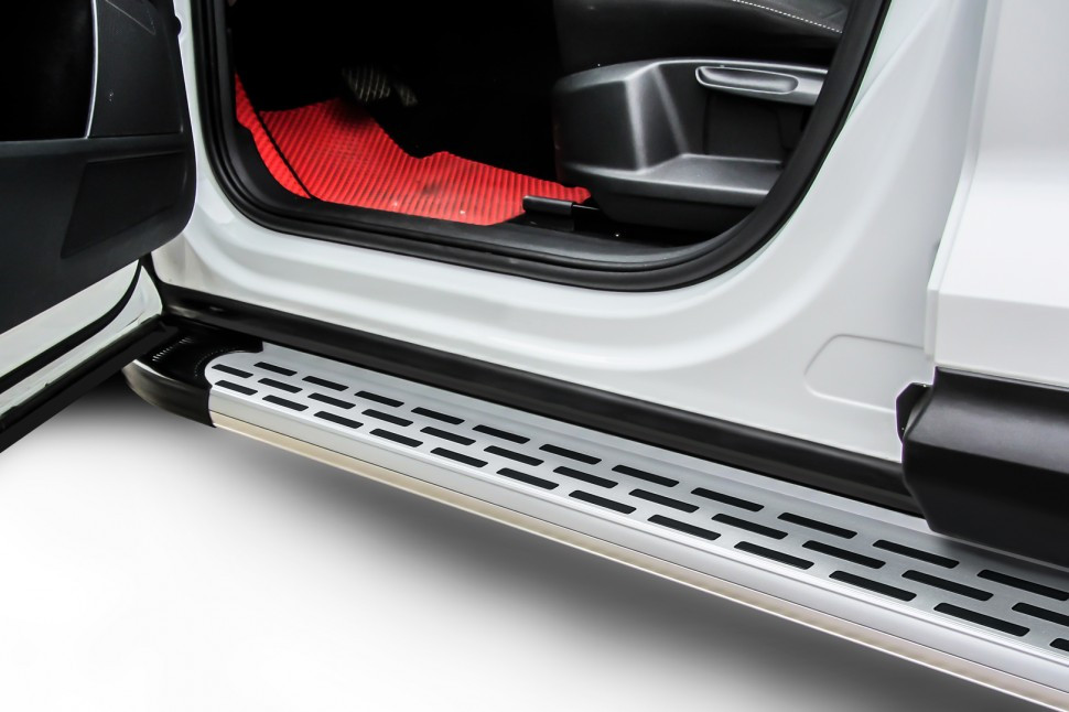 Пороги алюминиевые "Premium Silver" 1700 серебристые Lada Xray (2015-2022)