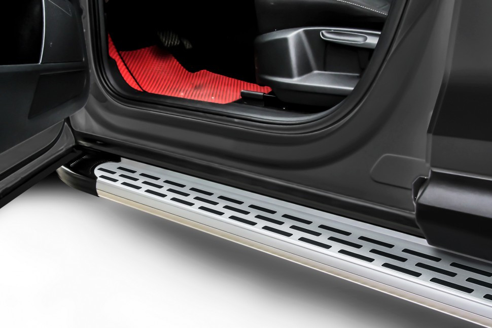 Пороги алюминиевые "Premium Silver" 1700 серебристые Mitsubishi Outlander (2014-2015)