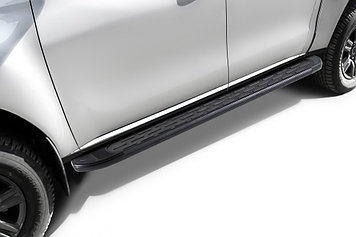 Пороги алюминиевые "Premium Black" 2000 черные Toyota Hilux (2020-2022)