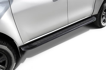 Пороги алюминиевые "Prestige Black" 2000 черные Toyota Hilux (2020-2022)