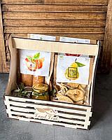 Деревянная корзина с логотипом компании