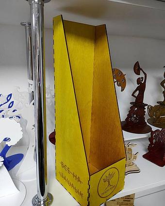 Деревянная коробка с логотипом компании