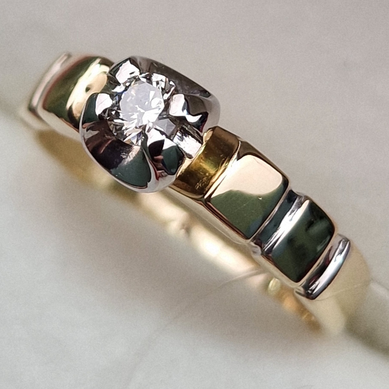 Золотое кольцо с бриллиантами 0.14Сt VS2/M, VG - Cut
