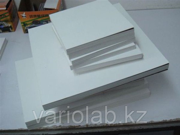 Самоклеющийся пластик для фотокниг (Fotobook) 1мм Белый 31x31см PVC