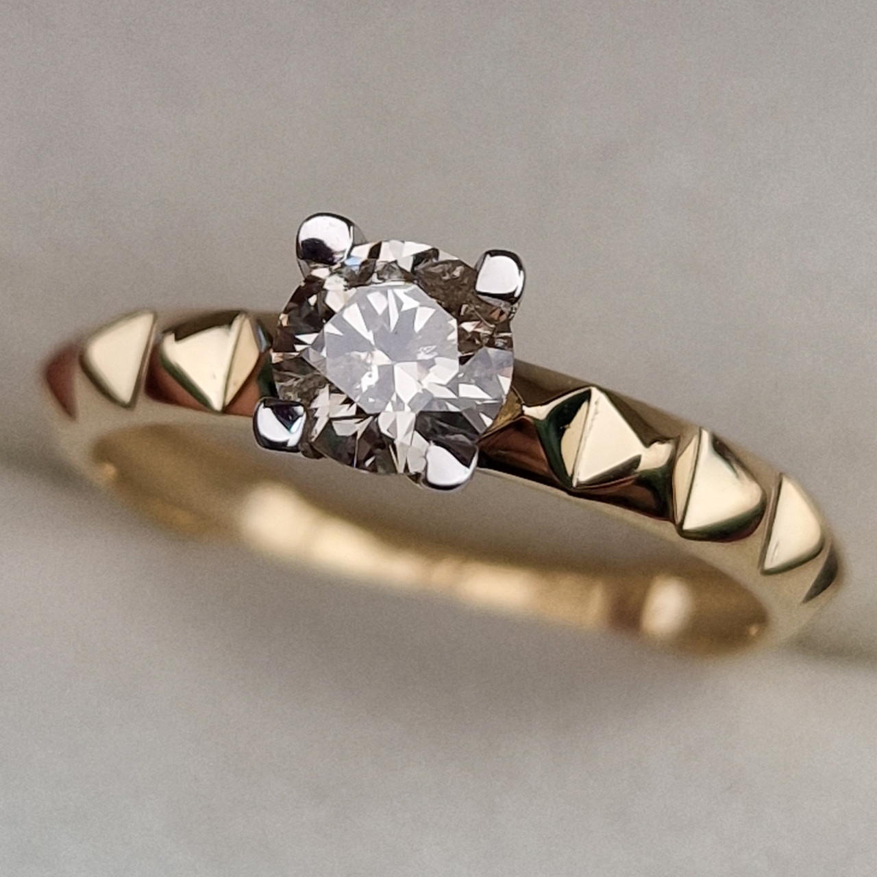 Золотое кольцо с бриллиантами 0.528Сt I1/L, VG - Cut