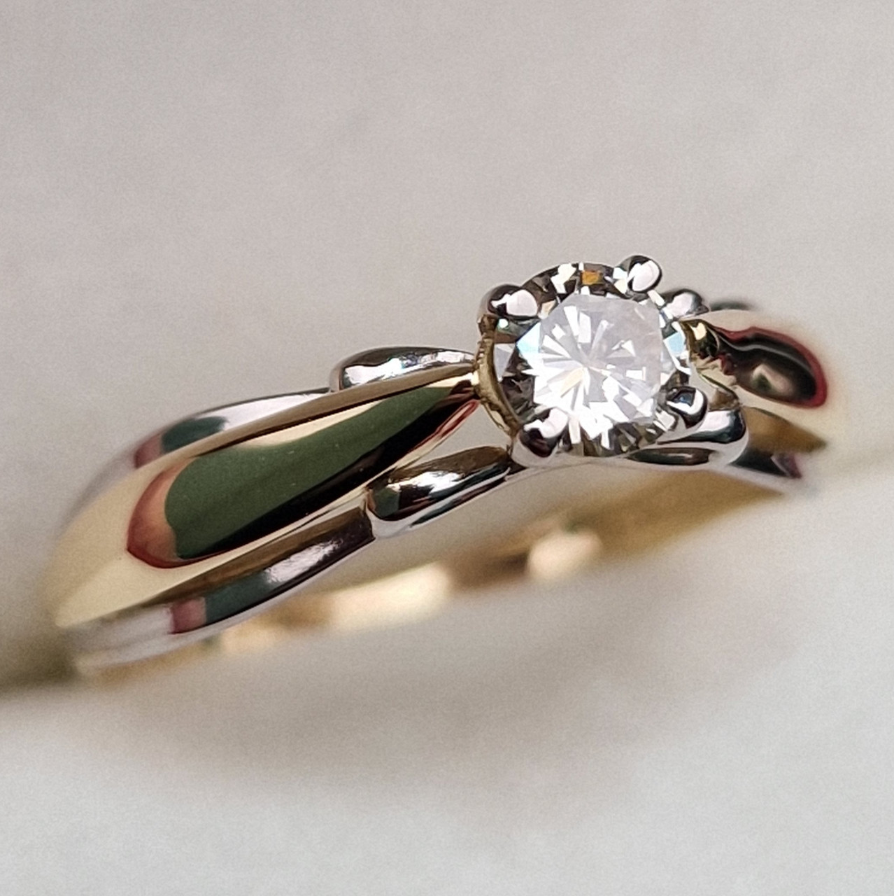 Золотое кольцо с бриллиантами 0.235Сt VS1/M, VG - Cut