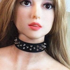 Ошейник с шипами.