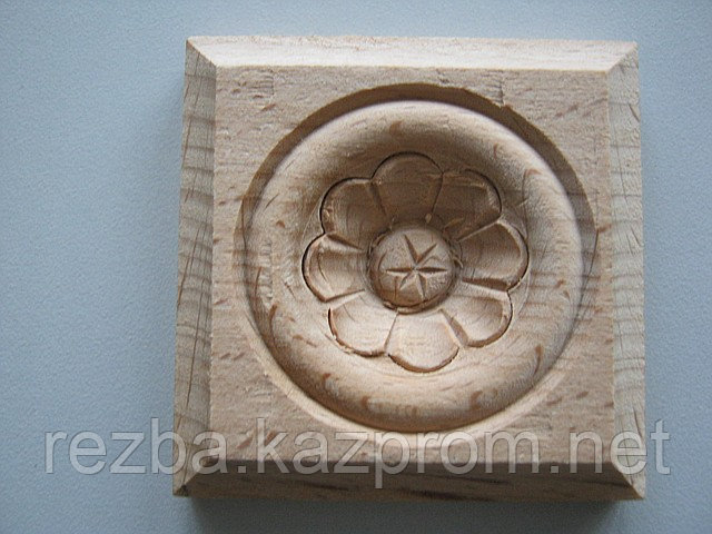 Розетка деревянная квадратная с цветком  (70*70) F - 5.
