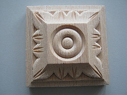 Розетка деревянная квадратная с лепестками  (50*50) F - 4 (a).