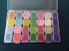 Органайзері бар 28 түрлі моншақ түстерінің жинағы