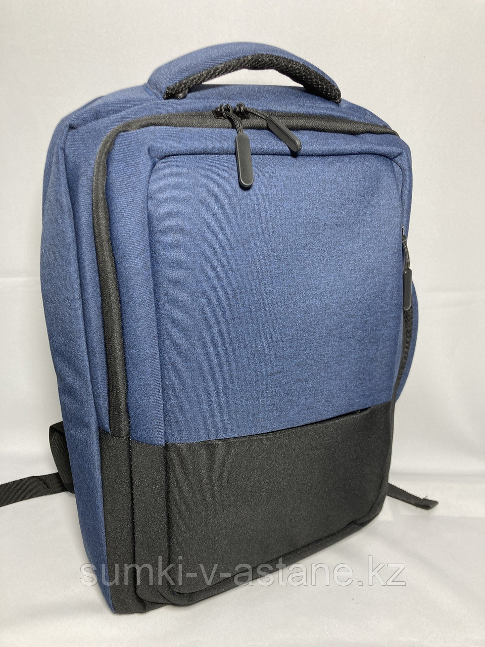 Городской Smart-рюкзак с отделом под ноутбук. Высота 44 см, ширина 30 см, глубина 10 см.
