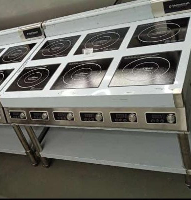 Плита индукционная профессиональная LUX на 6 конфорок.