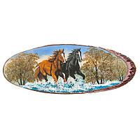 Панно на срезе дерева "Скачущие лошади" горизонтальное 65-70 см каменная крошка 124009