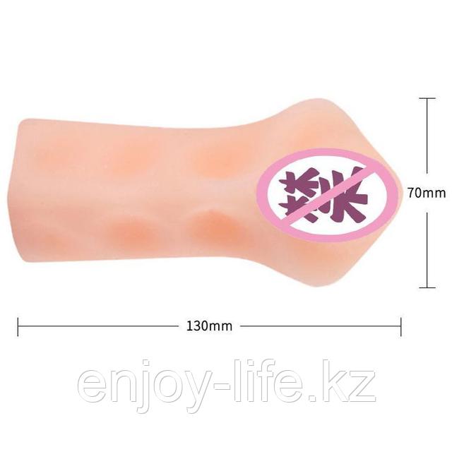 Никки Бенц камера алдында көпіршікті ваннада серуендегенді ұнатады!