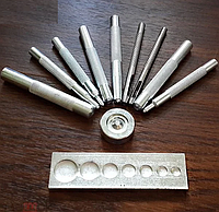 Ручной инструмент для установки кнопок и хольнитенов