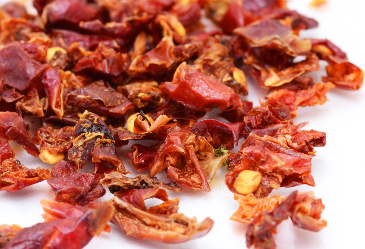 Валенный перец болгарский. Перец нарезанный. Острый перец на зиму сушеный. Сушка перца в электросушилке. Паприка сушеные болгарский перец.