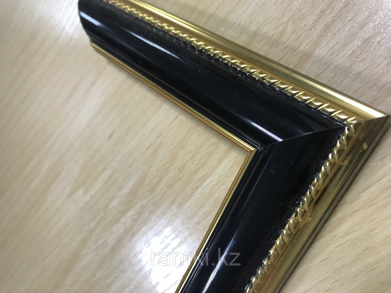 Рамка а3 золото с черным, готовые рамки для дипломов стекло - фото 2 - id-p100645492