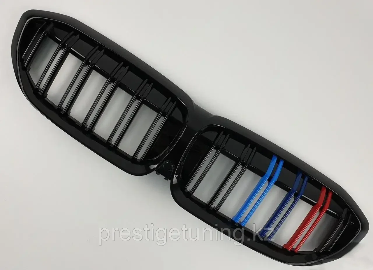 Решетка радиатора на BMW 3 серия (G20) 2018-22 стиль M3 (Черный цвет+M Color) - фото 2 - id-p100652966