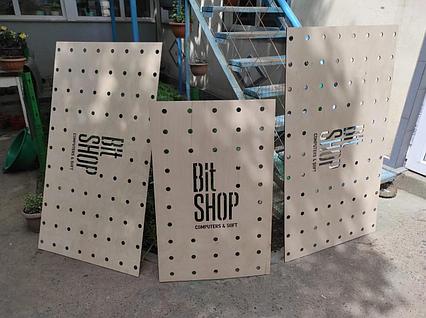 Решетки на радиатор с логотипом компании на заказ