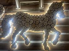 Панно из можжевельника "Конь" с подсветкой Leskom