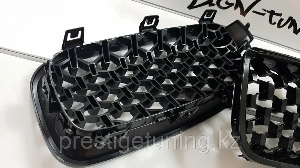 Решетка радиатора на BMW 3-серия (F30) 2011-18 стиль DIAMOND (Черный цвет) - фото 6 - id-p100683604