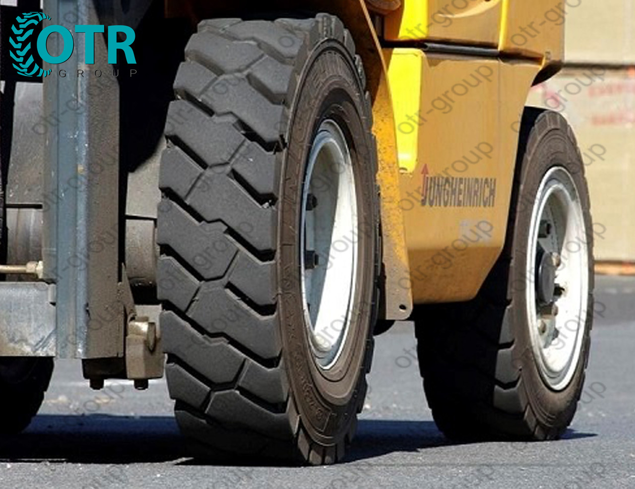 шинокомплект на погрузчик. шины для спецтехники. покрышки спецтехника. шина трактора. покрышки спецтехника.