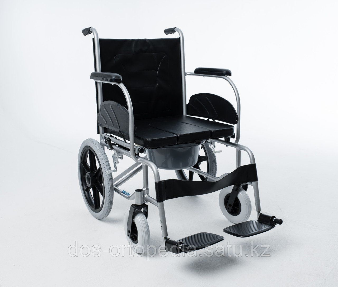 Кресло-каталка с санитарным оснащением MK-200