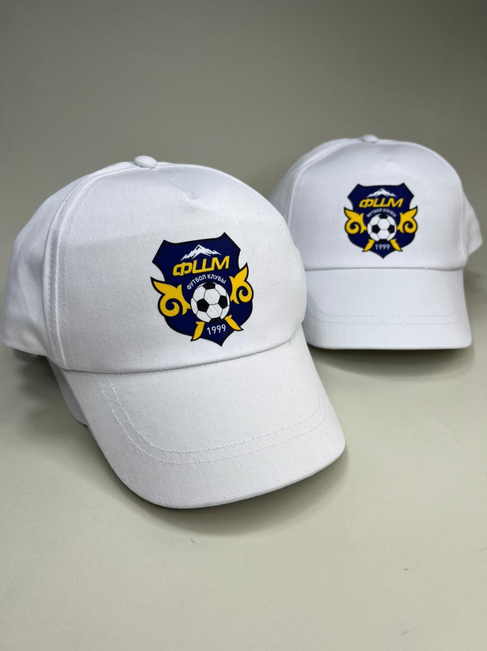 Лого компании на кепках